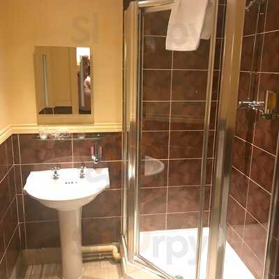 Half Moon Inn And Country Lodge