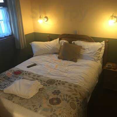 Half Moon Inn And Country Lodge