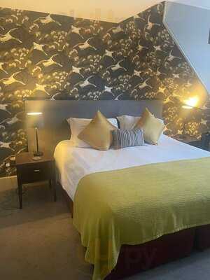 The Saint Bar & Kitchen