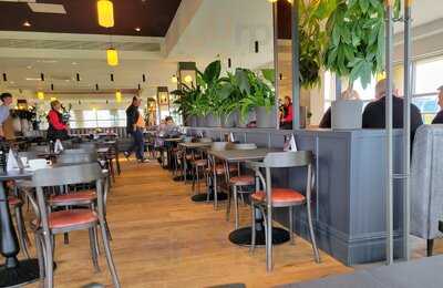 Tom Morris Bar & Grill