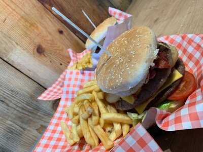 Makai Beach Cafe & Bar