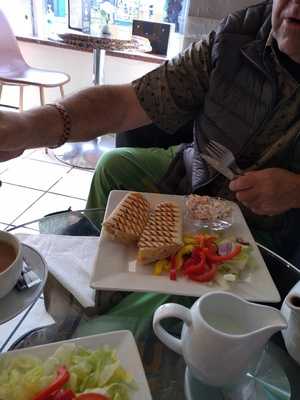 Beau-ti-ful Tearooms