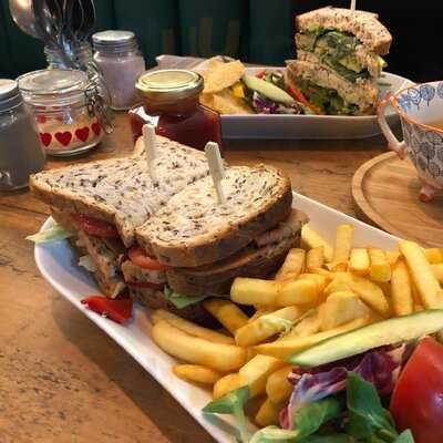 Ultimate Vegan Cafe - Photo 8