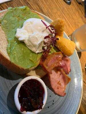 Chequers, Bragbury End