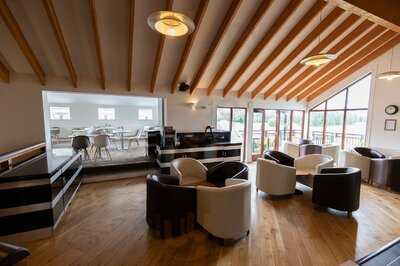 Westwoods Bar & Grill