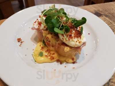 Queens Cafe Bar Bistro