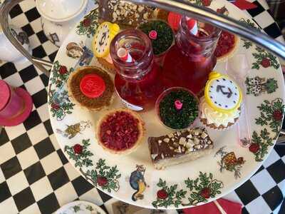 Alice And The Hatter