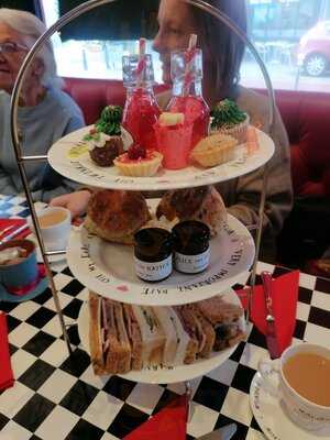 Alice And The Hatter