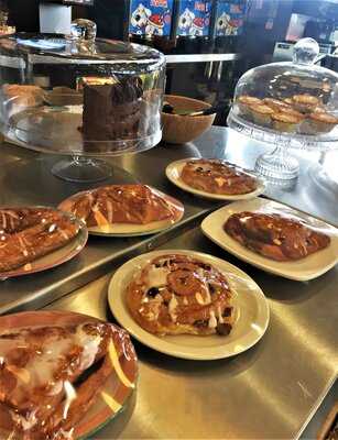 Makcari's Coffee Lounge & Restaurant