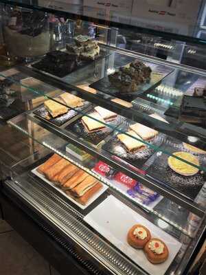 Makcari's Coffee Lounge & Restaurant