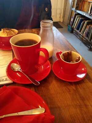 The Globe - Coffee & Books