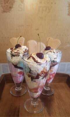 The Globe - Coffee & Books