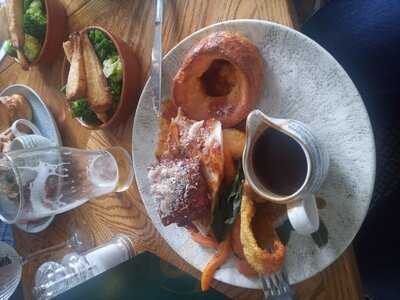 The Hedgehog Vintage Inn - Photo 7