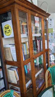 Henry's Cafe Bookshop & Antiques