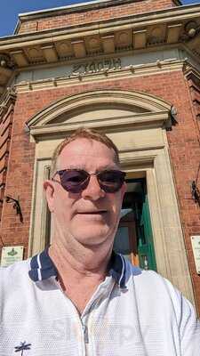 Henry's Cafe Bookshop & Antiques