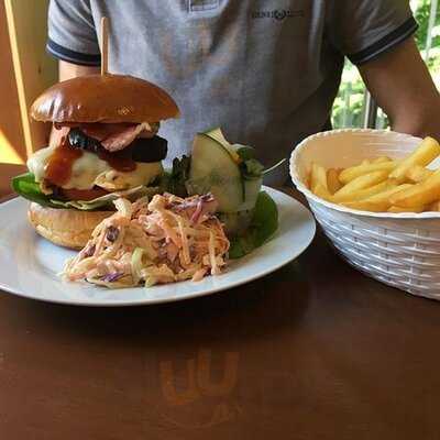 Nice "n" Chilled At The Hub