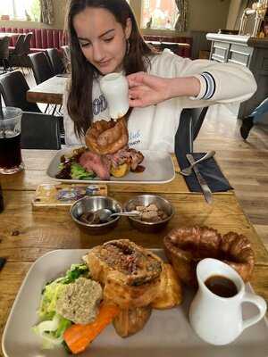 The Arches Bar And Restaurant