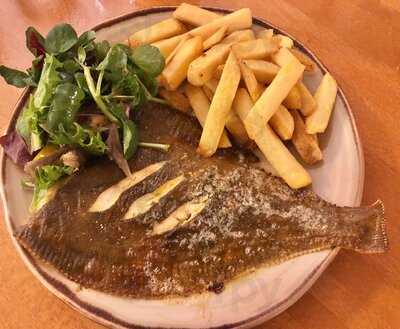 Redwing Bar & Dining