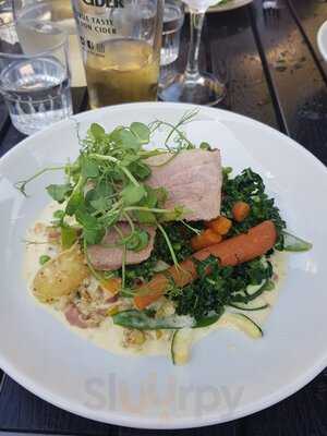 Redwing Bar & Dining