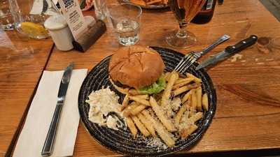 Victory Pub & Kitchen