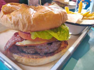 Lums Gourmer Burger Restaturant