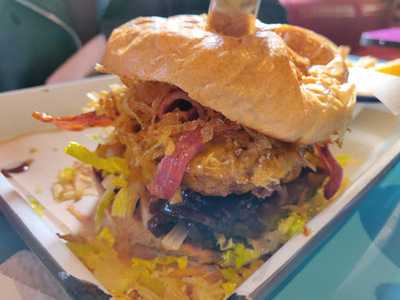 Lums Gourmer Burger Restaturant