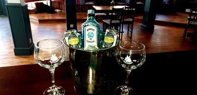 Crown & Anchor Bar And Restaurant