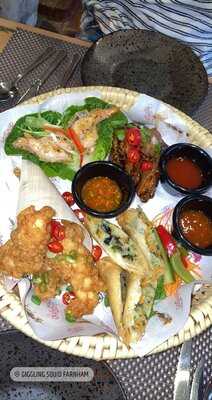 Giggling Squid - Farnham