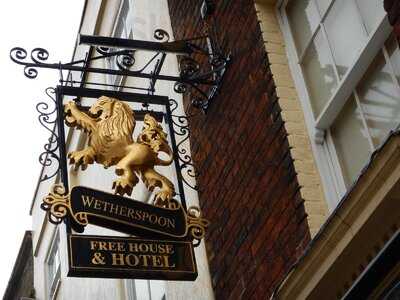 The Golden Lion - J D Wetherspoon