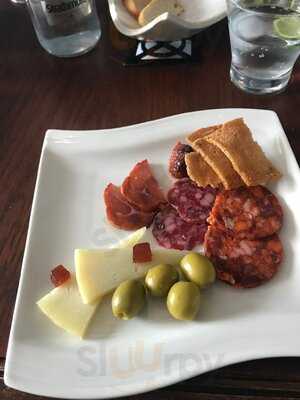 Tierra & Mar Restaurant