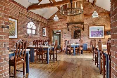 Barnacles Restaurant & Bar Bistro