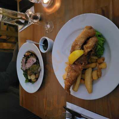 The Gladstone Arms - Photo 8