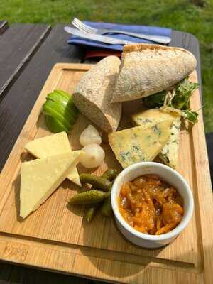 Hawk Inn Pub & Dining