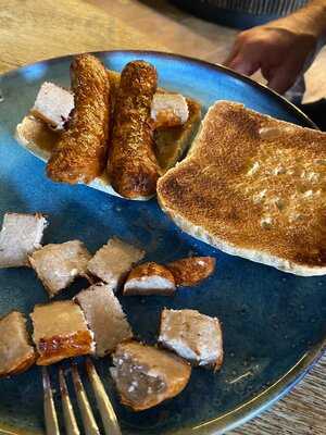 Hawk Inn Pub & Dining