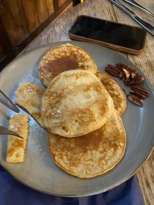 Hawk Inn Pub & Dining