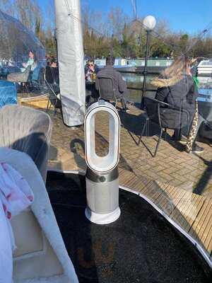 Lock & Quay Bar & Restaurant