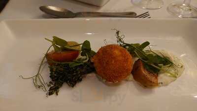 Restaurant At Esseborne Manor