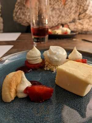 Thomas Carr At The Olive Room