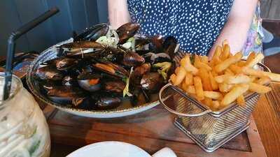 Artisan Cocktail Bar & Grill