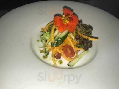 Pradas Bar And Grill