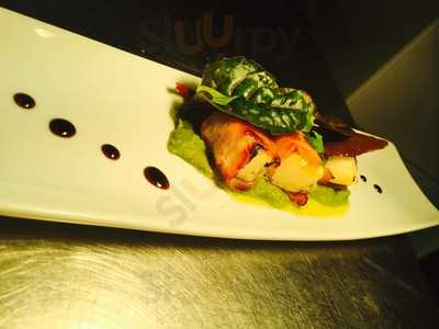 Pradas Bar And Grill