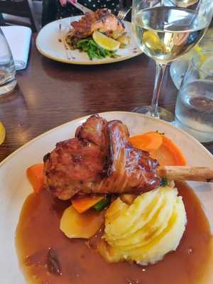 Pradas Bar And Grill