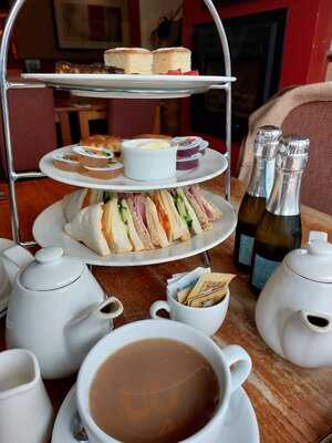 Horse & Jockey Table Table