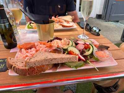 S&p Fish Shop And Cafe