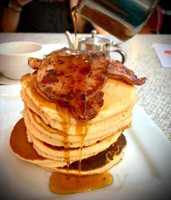 Johnny C's Bar & Bistro