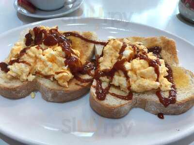 Johnny C's Bar & Bistro