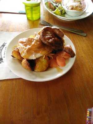 Oswalds Cross Table Table