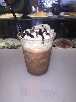 Le Manger Cafe Bar & Restaurant