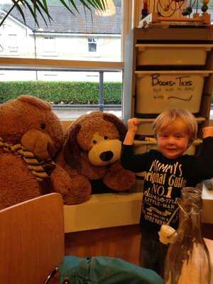 Ben Lora Cafe & Bookshop