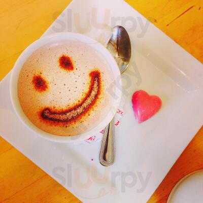 Ben Lora Cafe & Bookshop